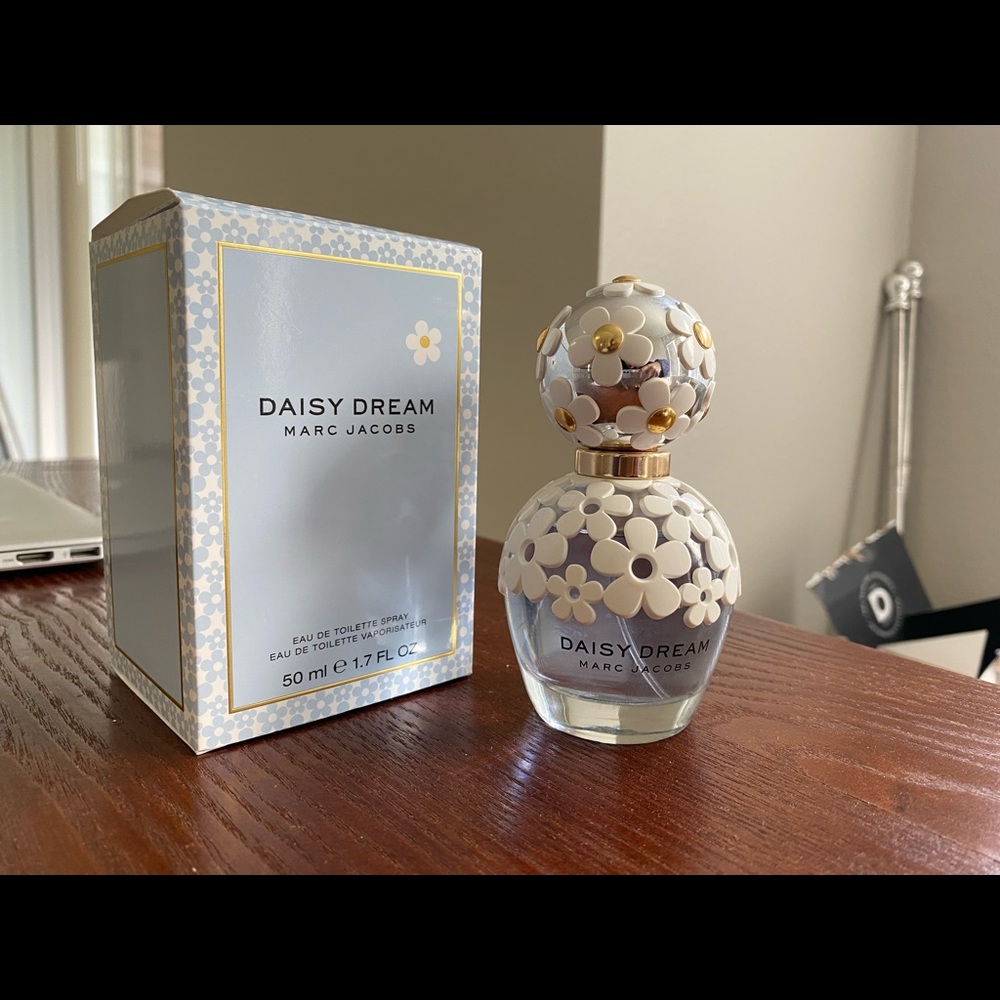 SOLD! Marc Jacobs Daisy Dream 50ml , 99% new